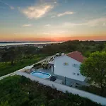 Four Bedroom Horizon * ザダル