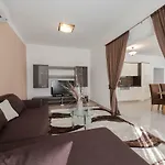 Four Bedroom Horizon *