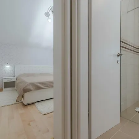 别墅 Four Bedroom Horizon 扎达尔
