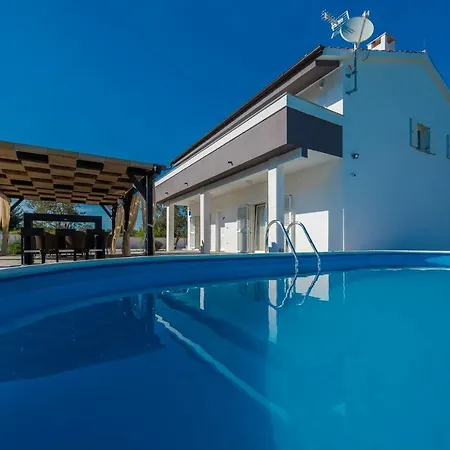Vila Four Bedroom Horizon