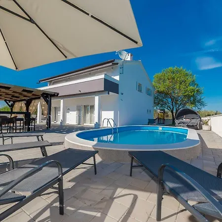Four Bedroom Horizon 别墅 扎达尔