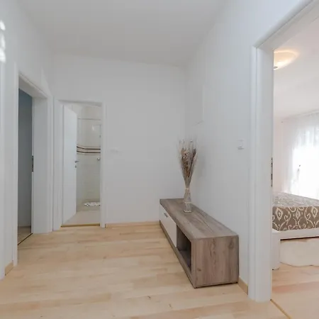 Four Bedroom Horizon * 扎达尔