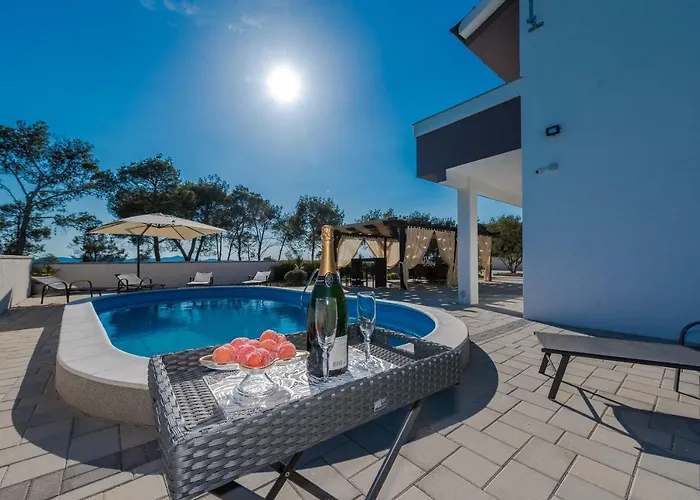 Vila Four Bedroom Horizon