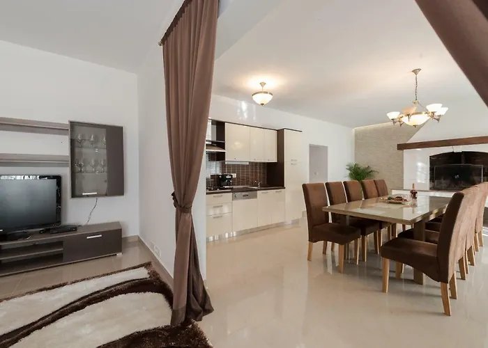 Four Bedroom Horizon Vila *