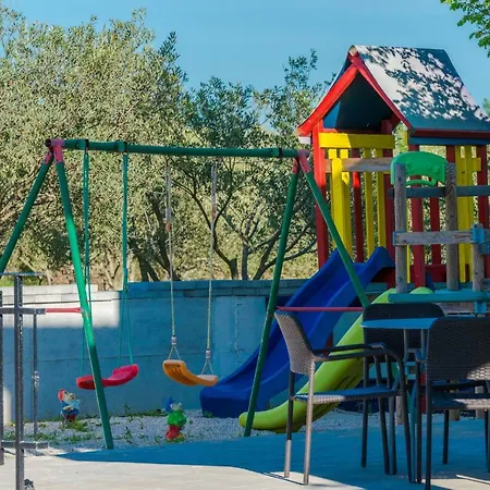 Four Bedroom Horizon * Zara