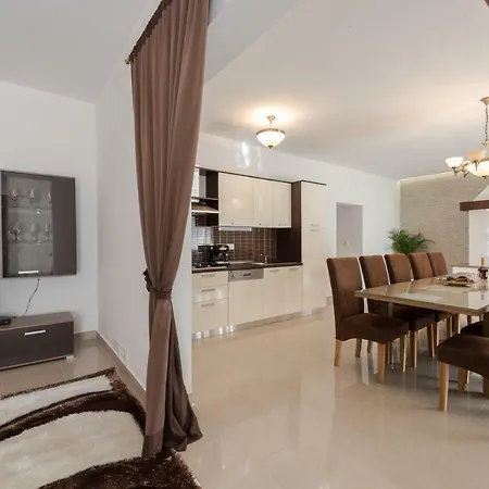 Four Bedroom Horizon Villa *